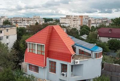 Casă cu 8 camere cu Teren 776 Mp în Central