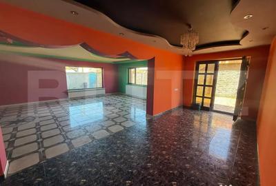 Casă cu 9 camere cu Teren 1000 Mp în Central - 1