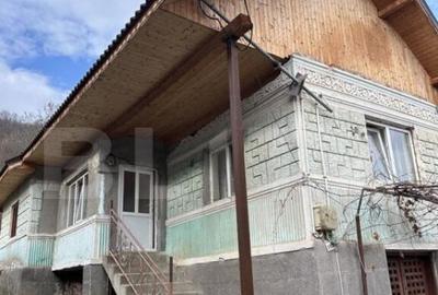 Casa cu 3 camere, zona Isvarna - 1