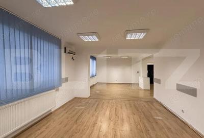 Apartament cu 3 camere semidecomandat în Central - 3