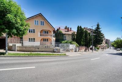 Casă individuală cu 10 camere cu Teren 710 Mp în Central - 1