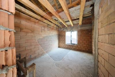 Casa cu potential de investitie, constructie noua la rosu - 8