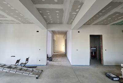 Casă cu 4 camere cu Teren 750 Mp în Central - 9