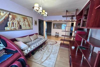 Apartament cu 3 camere semidecomandat în Central