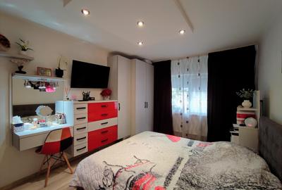 Apartament cu 3 camere decomandat, mobilat în CET - 5