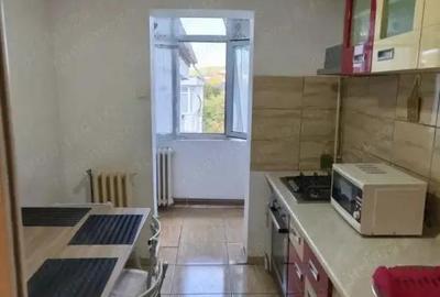 400 euro!Ap 2 cam decomandat in Podul de Fier - 3