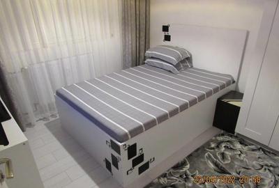 Apartament cu 3 camere semidecomandat în 1 Decembrie 1918