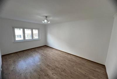 Apartament cu 2 camere decomandat în E3