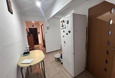 Apartament cu 3 camere semidecomandat, mobilat în Micro III - 9