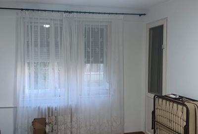 Apartament cu 3 camere semidecomandat în Central - 1