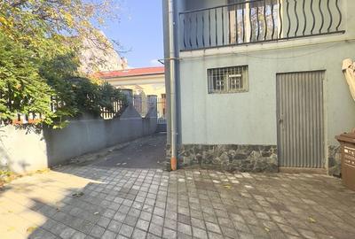 Casă cu 10 camere cu Canalizare în Central - 1