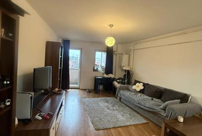 Apartament cu 2 camere semidecomandat, mobilat în Central