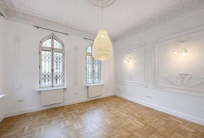 Casă cu 9 camere cu Canalizare în P-ța Victoriei - 10