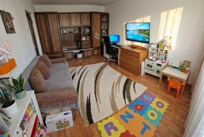 Apartament cu 3 camere în Km 4 - 2