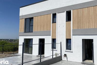 Casă cu 4 camere cu Teren 225 Mp în Bucium