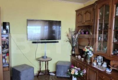 Apartament de vanzare, cu 4 camere, 4 balcoane, 75 mp, zona - 3