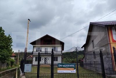 Casă cu 7 camere cu Teren 1388 Mp în Central