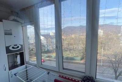 Apartament cu 3 camere, foarte spa?ios ?i bine compartimen - 9