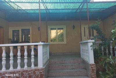 Casa de vanzare 4 camere - 8