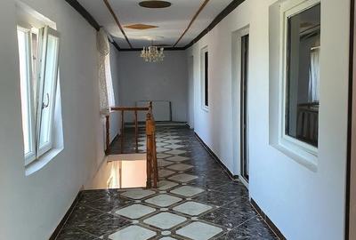 Casă cu 5 camere cu Teren 990 Mp în Sânmihaiu Român - 9