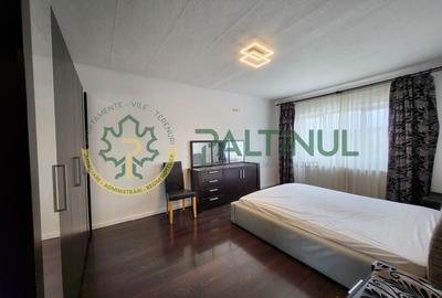 Apartament 2 camere Vasile Aaron - etaj 3/5, balcon închis, renovat - 3