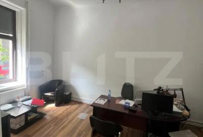 Casă cu 8 camere cu Teren 1000 Mp în Central - 5