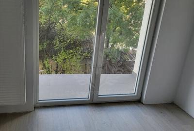 // 2 CAMERE// WHITE TOWER// - 3