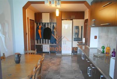 Apartament cu 3 camere decomandat în Decebal