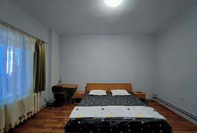 Garsonieră decomandată în Central