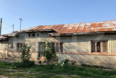 Casă cu 4 camere cu Teren 4000 Mp în Central - 6
