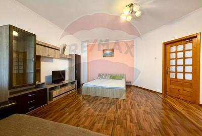 Casă cu 12 camere cu Teren 300 Mp în Central - 14