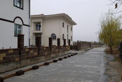 Casă cu 7 camere în Sisești