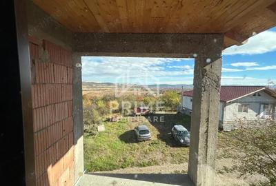 Casă cu 5 camere cu Teren 425 Mp în Micești