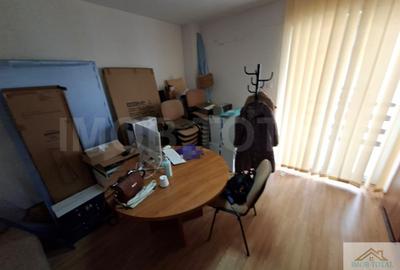 Apartament cu 3 camere decomandat în Craiovei - 6
