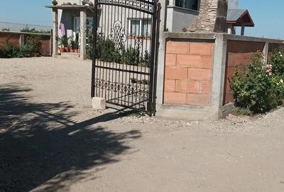 Casă cu Teren 474 Mp în Vărăști - 2