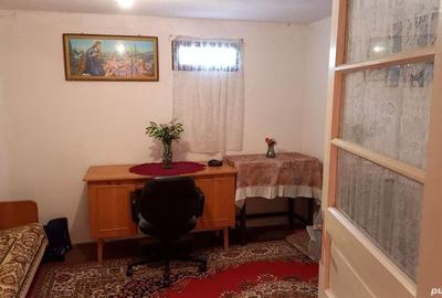 Casă cu 3 camere în Poienarii Burchii - 9