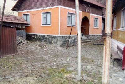 Casă cu Teren 800 Mp în Central - 4