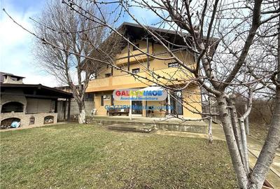 Casă cu 6 camere cu Garaj în Păulești