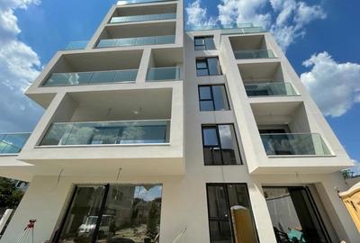 Apartament cu 3 camere semidecomandat în Calea Călărașilor