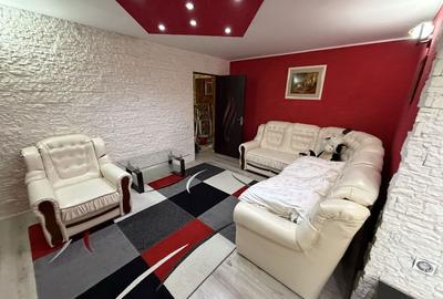 Apartament cu 3 camere decomandat în Tractorul - 4