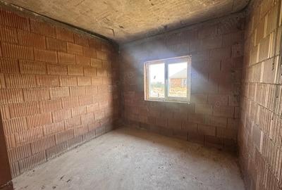 Casă cu 4 camere cu Canalizare în Becicherecu Mic - 1