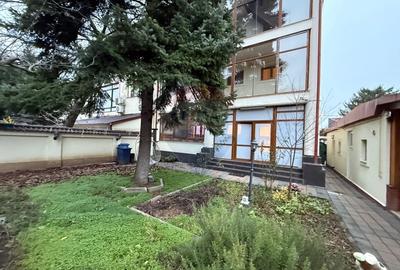 De inchiriat Casa / Vila 7 camere + curte zona Vatra Luminoasa - 2