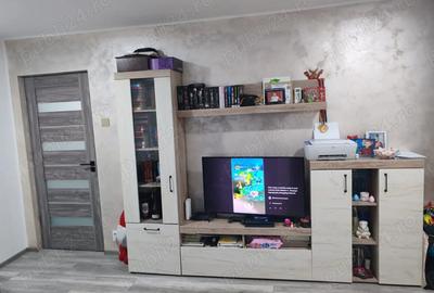 Apartament cu 3 camere semidecomandat în Craiovița Nouă - 3