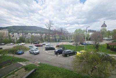 Apartament cu 4 camere decomandat, mobilat în Calea Romanului - 30