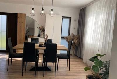 Casă cu 4 camere în Central - 2