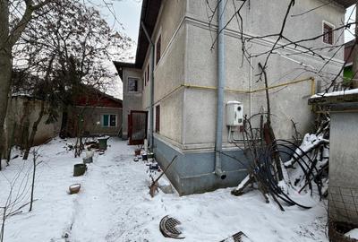 Casă cu 6 camere cu Canalizare în Central