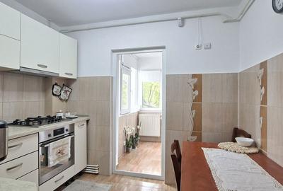 Apartament cu 2 camere, mobilat în Piața Centrală