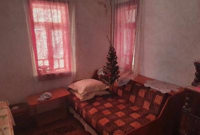 Casă cu 4 camere cu Teren 2200 Mp în Central