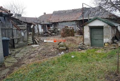 Casă cu 2 camere cu Teren 1543 Mp în Central - 1