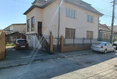 Casă cu 8 camere cu Teren 350 Mp în Ultracentral - 2